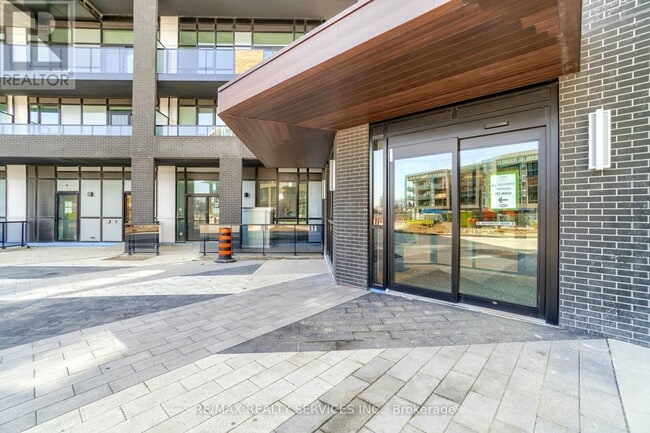 Photo du bâtiment - 50 George Butchart Dr