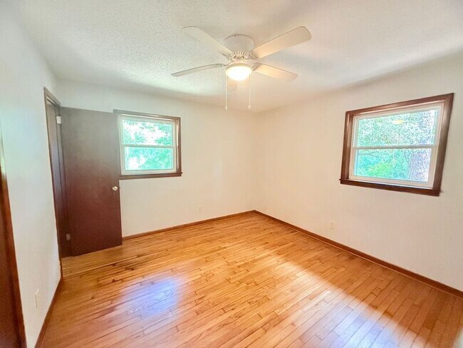Foto del edificio - 8785 Jernigan Rd
