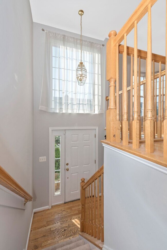 Foto del edificio - Fantastic Townhouse w/ Garage - Quick High...