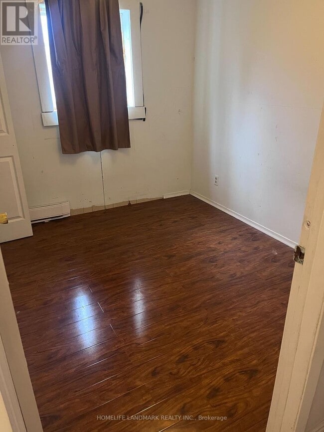 Building Photo - 13 King St E