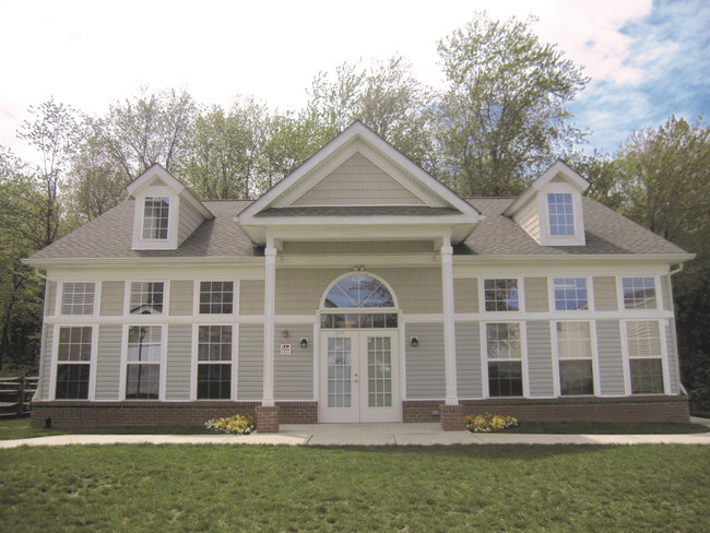 Building Photo - Royal Oaks