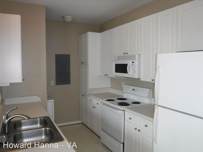 Building Photo - 2 br, 2.5 bath House - 5848 Ludington Drive