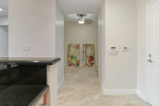 Foto del edificio - 701 S Olive Ave