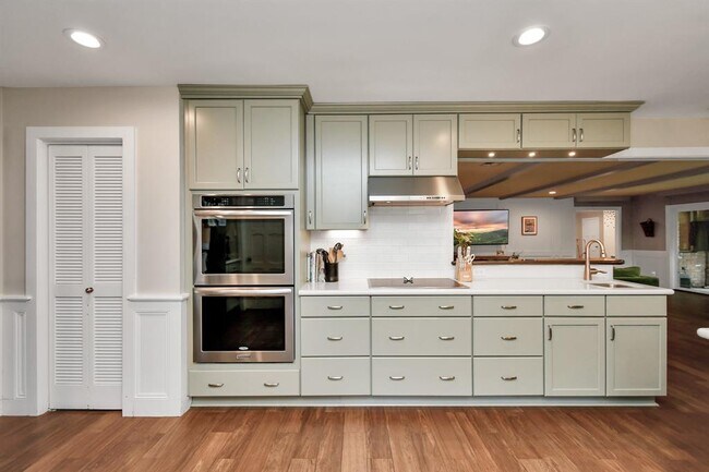 Building Photo - 707 Chevy Chase Cir