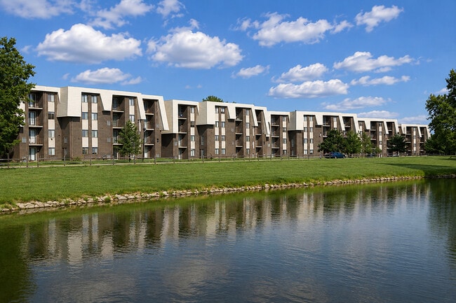 Building Photo - Spring Crossing