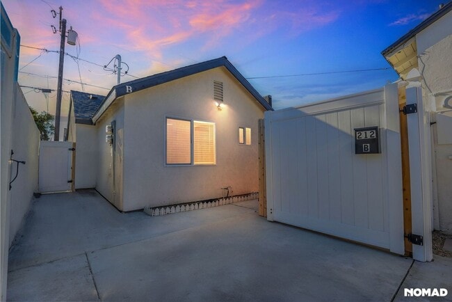 Building Photo - 212 E Florence Ave