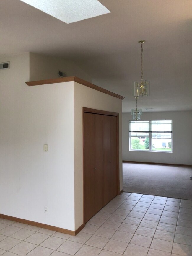 Foto del edificio - 4388 Camelot Dr