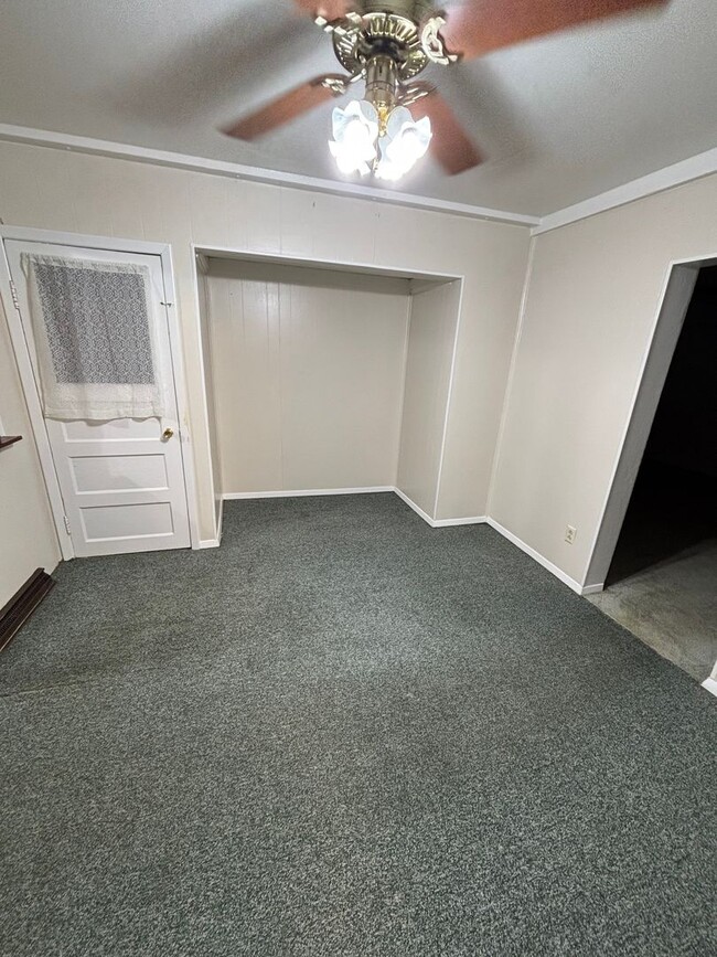 Building Photo - Spacious 2-Bedroom Home with Garage