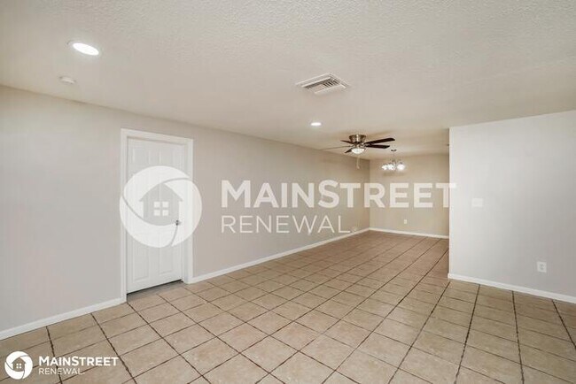 Foto del edificio - 2911 CEDARIDGE DR, TAMPA, FL 33618