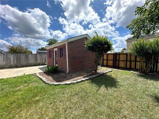 Building Photo - 8421 English Saddle Dr