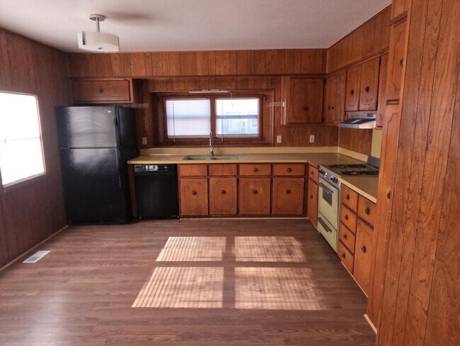 Foto del edificio - 824 N Raynolds Ave