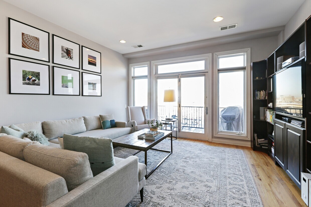 Foto principal - 1355 W Washington Blvd