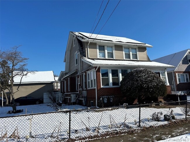 Building Photo - 139 Derby St