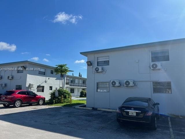 Building Photo - 4450 SW 67th Ave