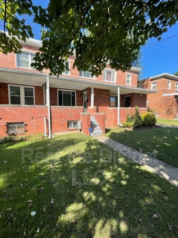 Building Photo - 4710 8th St NE