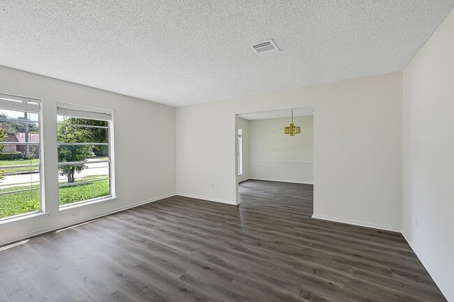 Building Photo - 2326 Turtle Creek Dr