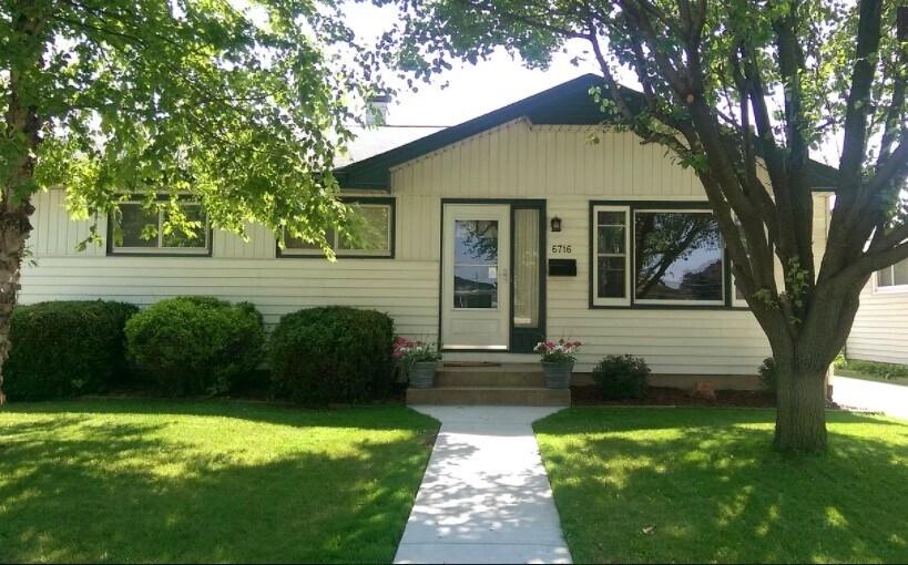 Front - 6716 S 17th St