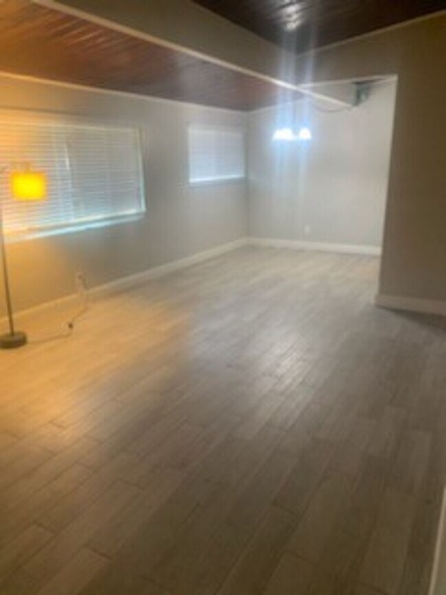 Foto del edificio - NE Bakersfield 4 Bedroom, 2 Bathroom Home.