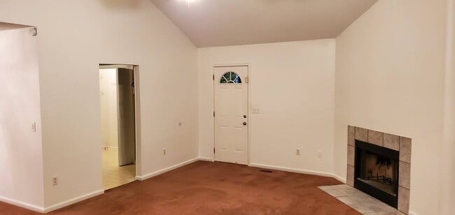 Building Photo - 5 Silver Spur Ct