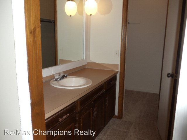 Building Photo - 2621 White Chapel Dr
