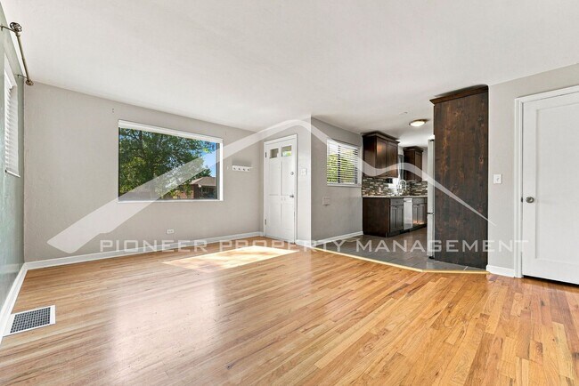 Foto del edificio - Spacious Home with Central AC and Washer/Dryer