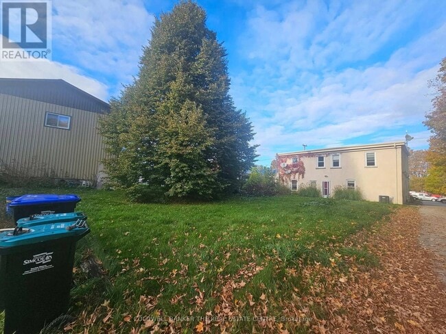 Building Photo - 4570 Penetanguishene Rd