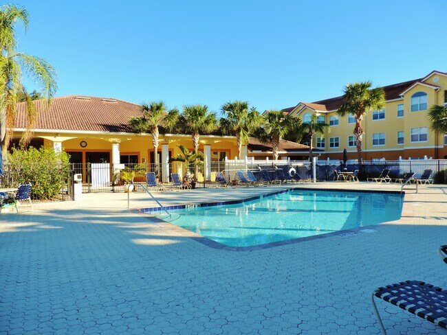 Piscina climatizada - 10764 70th Ave