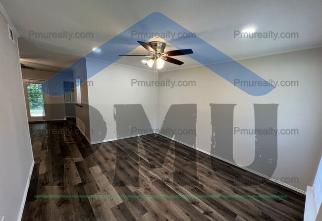 Foto del edificio - AVAILABLE NOW!!! Lovely 3 bedroom, 1.5 bat...