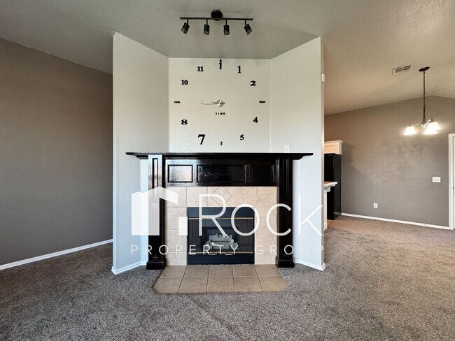 Foto del edificio - 4 Bedroom Home in Moore with All Appliances Included *1st Month's Rent FREE*