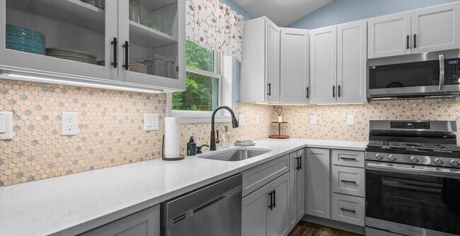Building Photo - Tranquil Waters - Furnished Monthly Rental