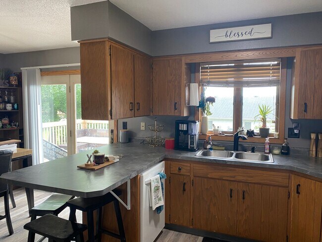 Building Photo - 2 Bedroom Duplex!