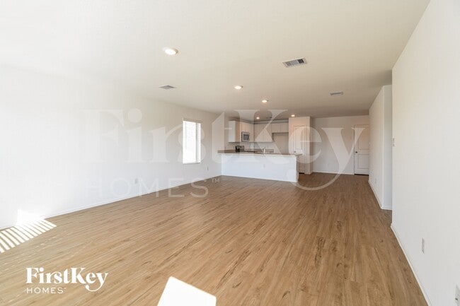 Foto del edificio - 508 Maple Bnd Ln