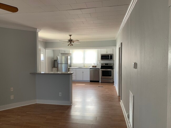 Foto del edificio - 421 Woodlawn Ave