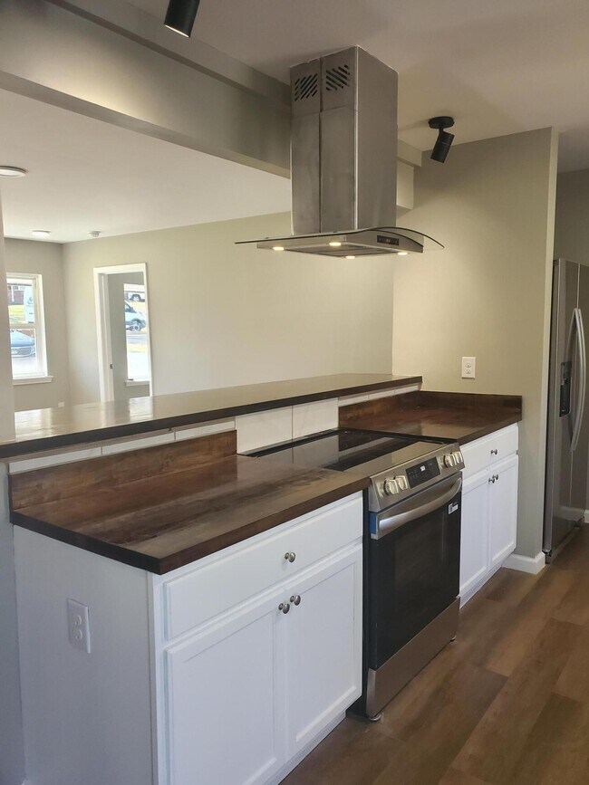 Foto del edificio - 3353 Tanglewood Dr