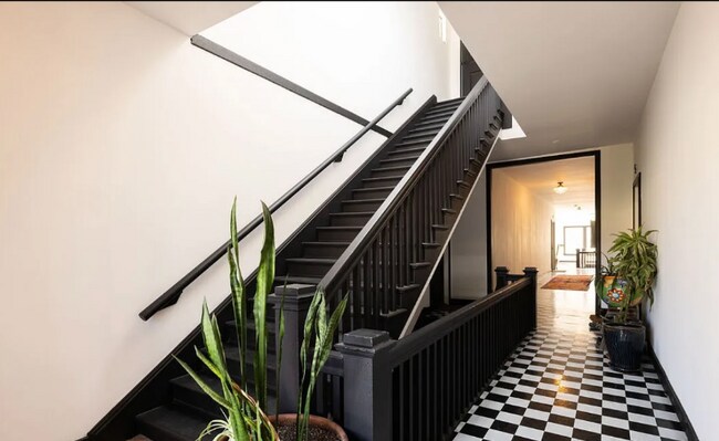 Building Photo - 211 S Berendo St
