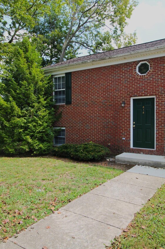 Foto principal - 414 Lakeview Dr