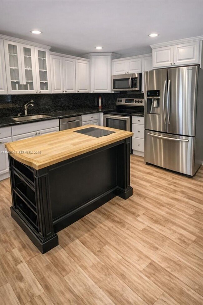 Foto del edificio - 23 Lexington Ln W