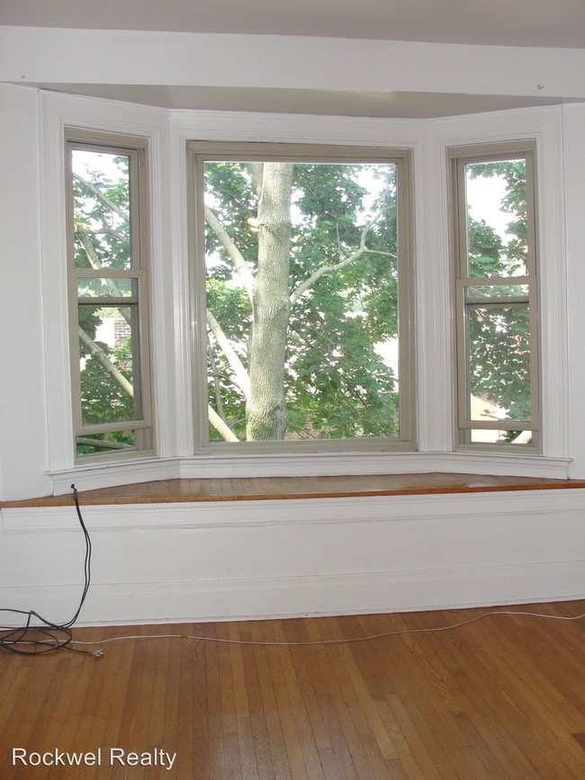 Building Photo - 5544 Fair Oaks St