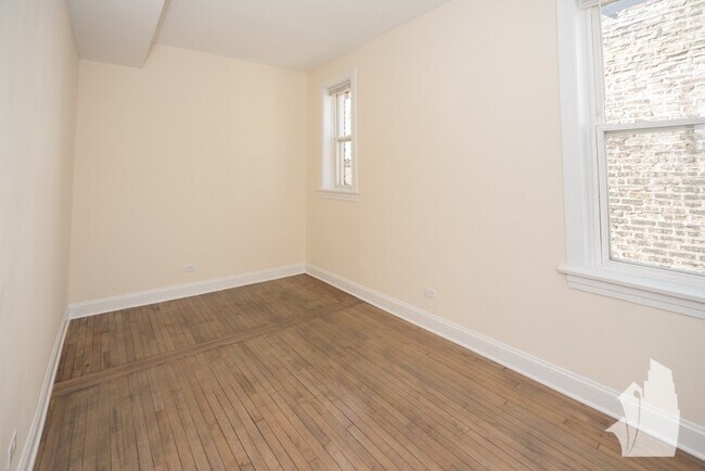 Foto del edificio - 2814.2F N Troy St