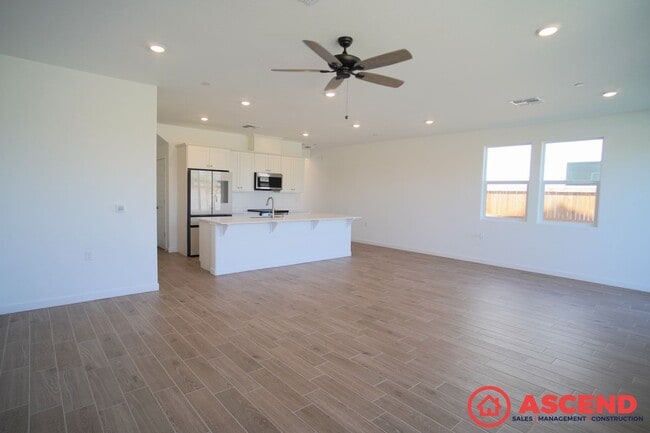 Building Photo - Stunning Home In Gossamer Grove!
