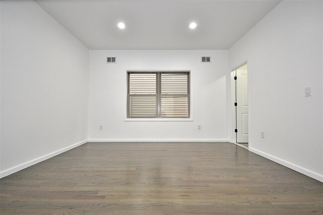Foto del edificio - 5103 MEADOWVIEW Ave