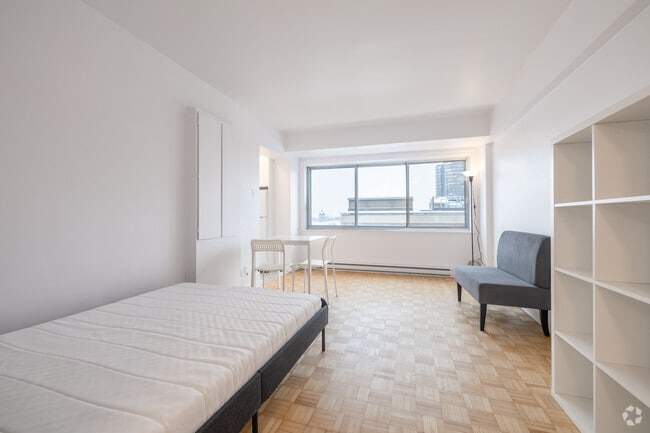 Interior Photo - 500 Av Des Pins O