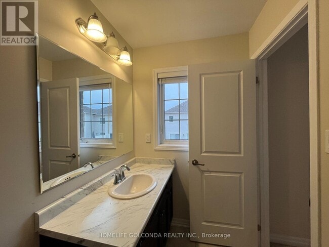 Photo du bâtiment - 3045 George Savage Ave