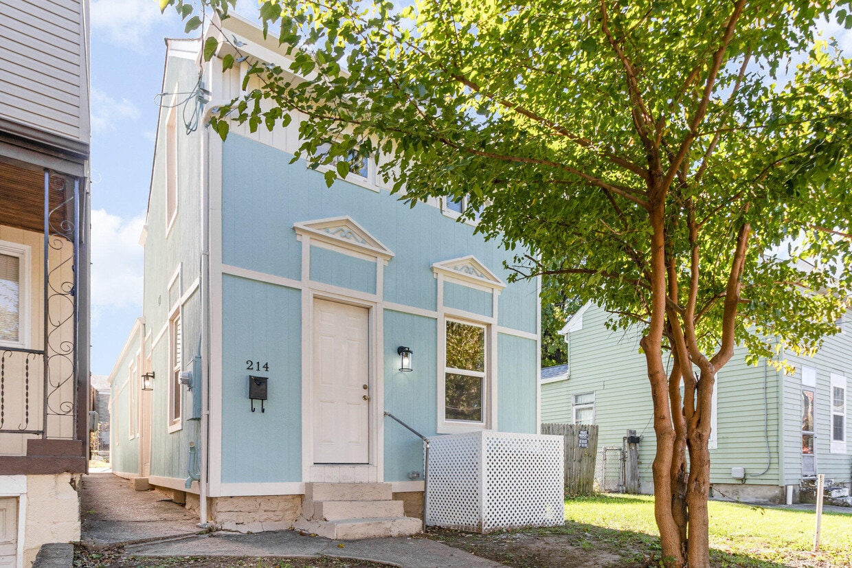 Foto principal - 214 W 9th St