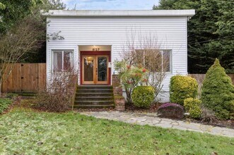 Building Photo - 8127 10th Ave SW