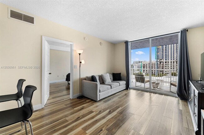 Foto del edificio - 275 NE 18th St