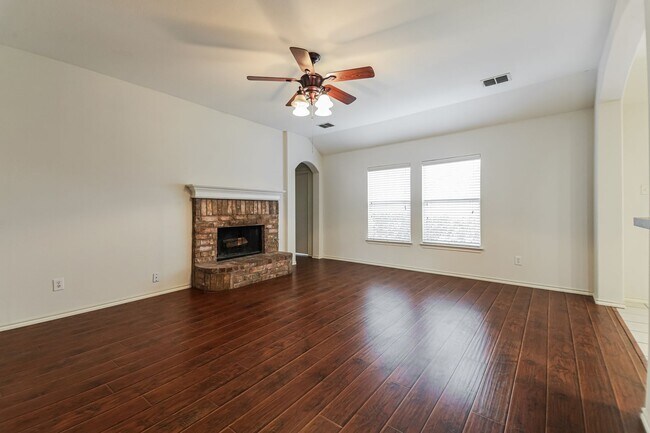 Foto del edificio - $1850 3 Bed/2 Bath/2 Garage Ready for Move-in Home in Mustang Creek