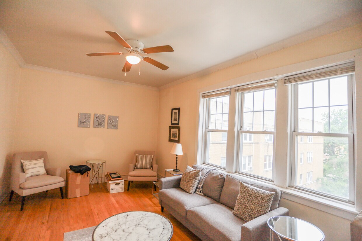 Foto principal - 2463 W Gunnison St