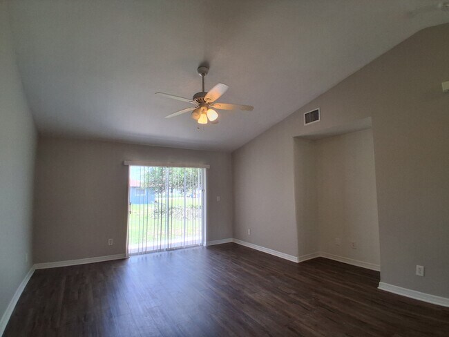 Foto del edificio - 813 Alabama Rd S