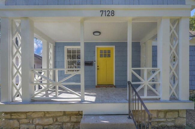 Foto del edificio - 7128 Baltimore Ave